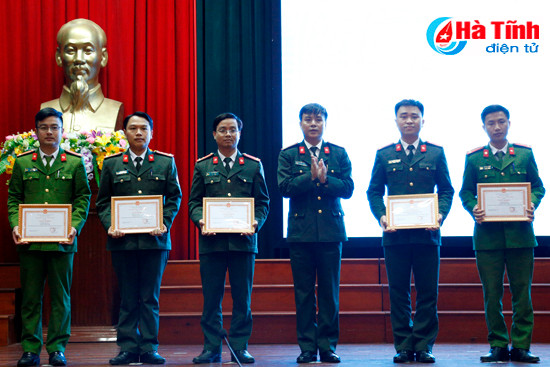 tuoi tre cong an ha tinh huy dong hon 3 ty trao qua cho nguoi ngheo