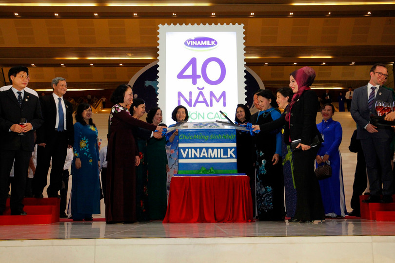 vinamilk ky niem 40 nam nuoi duong uoc mo vuon cao viet nam