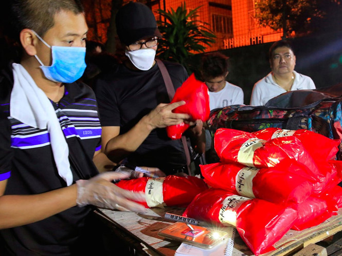 the gioi ngay qua han quoc bat khan cap giam doc quy huu tri quoc gia