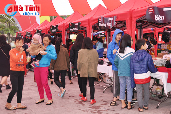ha tinh lan dau tien co phien cho cuoi tuan