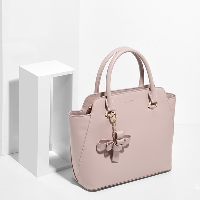 10 phu kien tao diem nhan cho streetstyle cuoi nam