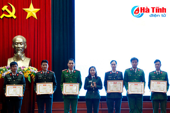 tuoi tre cong an ha tinh huy dong hon 3 ty trao qua cho nguoi ngheo