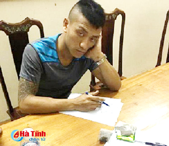 bat doi tuong chuyen ban le can sa cho con nghien