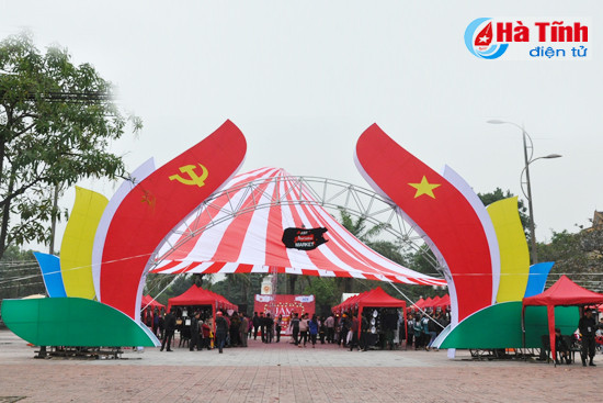 ha tinh lan dau tien co phien cho cuoi tuan