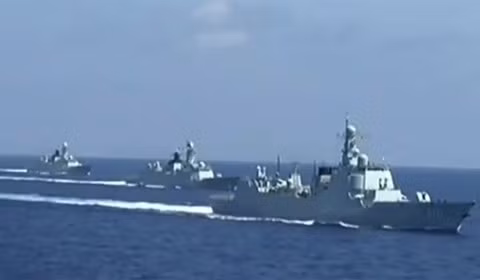 Các tàu của ba hạm đội Trung Quốc tập trận quy mô lớn trên Biển Đông. Ảnh: Huanqiu