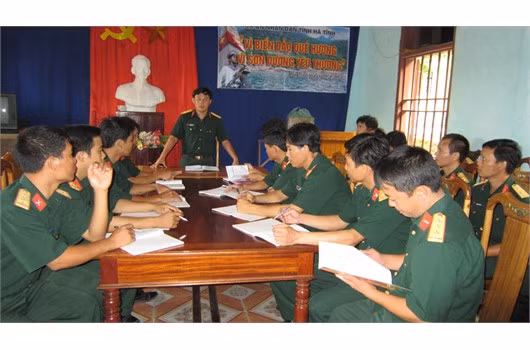 Cán bộ, chiến sỹ Đảo Sơn Dương trong một buổi sinh hoạt về chuyên đề Học tập và làm theo tấm gương đạo đức Hồ Chí Minh Cán bộ, chiến sỹ Đảo Sơn Dương trong một buổi sinh hoạt về chuyên đề Học tập và làm theo tấm gương đạo đức Hồ Chí Minh