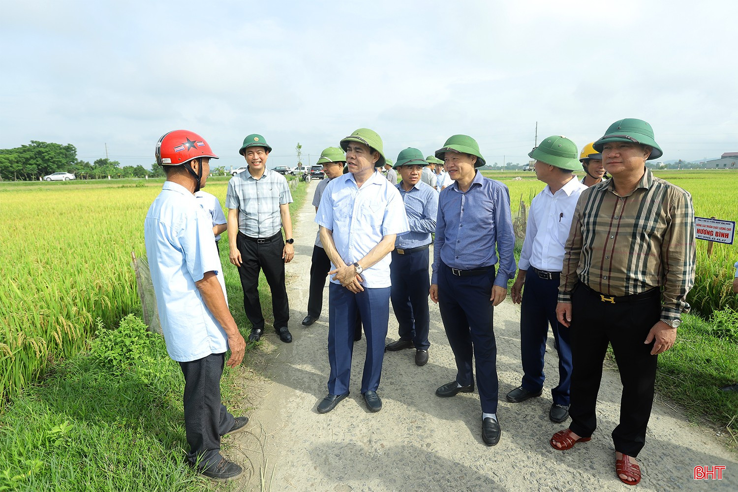 Chủ tịch UBND tỉnh Võ Trọng Hải, Phó Chủ tịch Thường trực UBND tỉnh Nguyễn Hồng Lĩnh cùng đoàn công tác kiểm tra, chỉ đạo sản xuất vụ xuân 2025 và công tác xây dựng NTM tại huyện Đức Thọ. bqbht_br_chu-tich-tinh-kiem-tra-o-duc-tho-7c.jpg