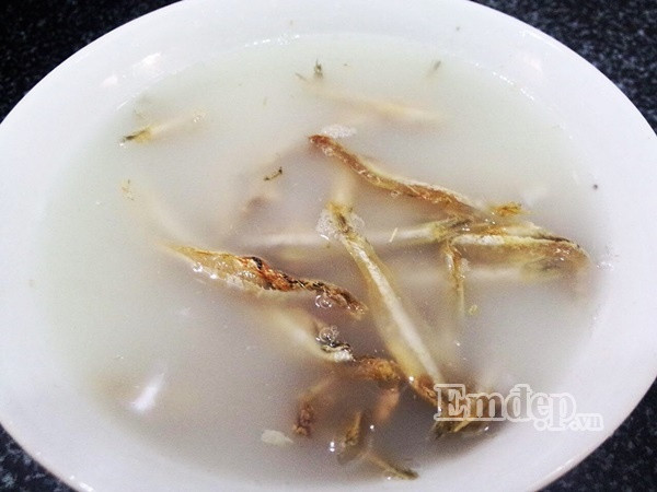 gian di re tien nhu ca com xao chua ngot ma noi com van bay het veo