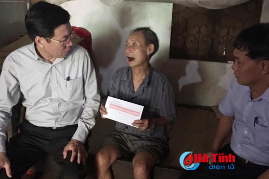 Trao quà cho người có công, các đối tượng chính sách ảnh 4 trao qua cho nguoi co cong cac doi tuong chinh sach