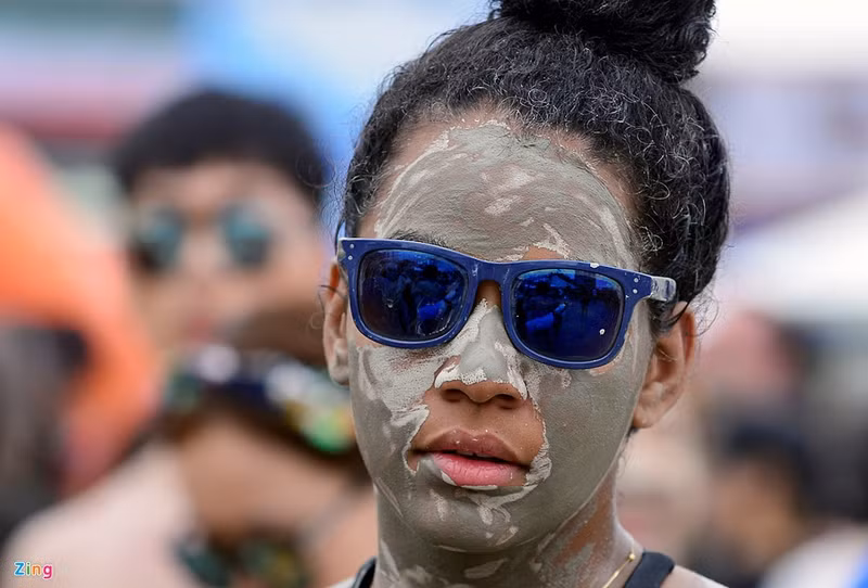 khoanh khac doc dao tai le hoi tam bun han quoc