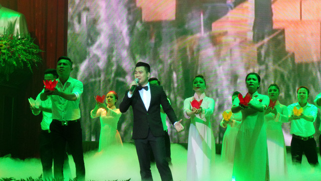 tong bi thu mau dao da no hoa cho dat nuoc hom nay