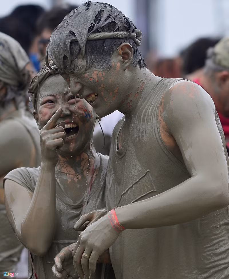 khoanh khac doc dao tai le hoi tam bun han quoc