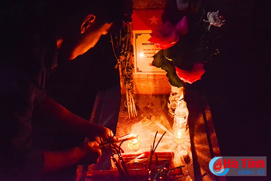 hang ngan ngon nen lung linh tri an cac anh hung liet sy