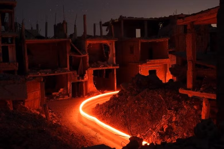 phi doi bay cua my trinh dien tren bau troi paris vao top anh tuan