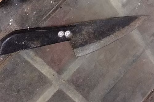 dam ban tren ban nhau vi mau thuan lam an