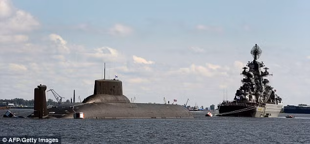 video tau ngam lon nhat the gioi cua nga lung lung vao can cu