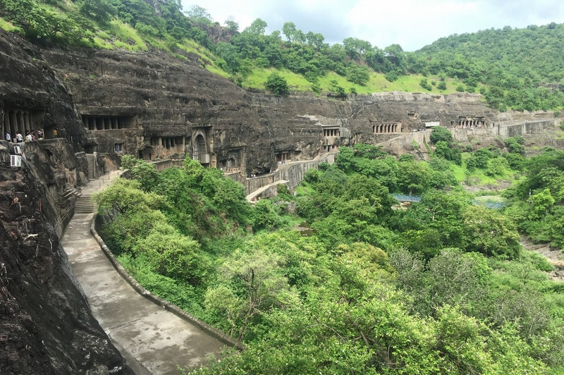 hang da ke cau chuyen nghin nam giua rung xanh an do