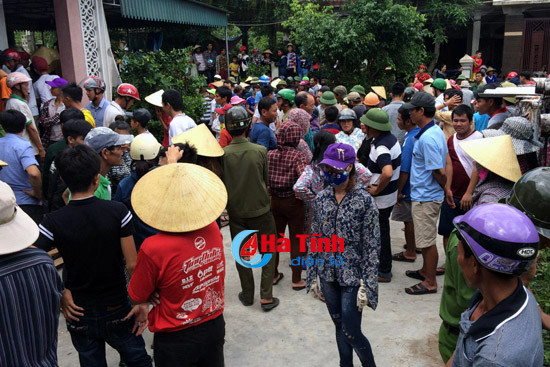 video giai vay nguoi phu nu bi nghi bat coc tre em o can loc