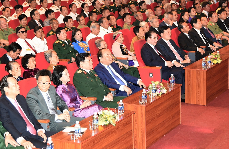 Các đại biểu dự Hội nghị biểu dương người có công với cách mạng tiêu biểu. - Ảnh: VGP/Quang Hiếu thu tuong chung ta nguyen song xung dang voi nhung cong hien hy sinh cua dong chi dong bao
