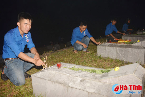 hang ngan ngon nen lung linh tri an cac anh hung liet sy