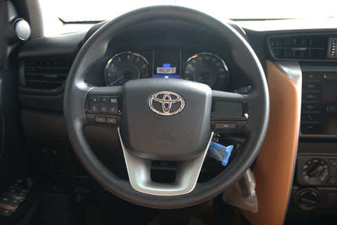 toyota fortuner 2017 ban trung dong dau tien ve viet nam