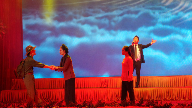 tong bi thu mau dao da no hoa cho dat nuoc hom nay