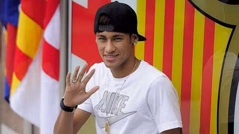 psg chot xong hop dong 5 nam voi neymar