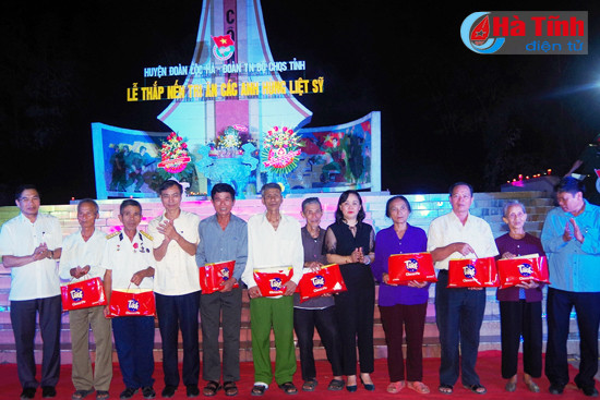 hang ngan ngon nen lung linh tri an cac anh hung liet sy