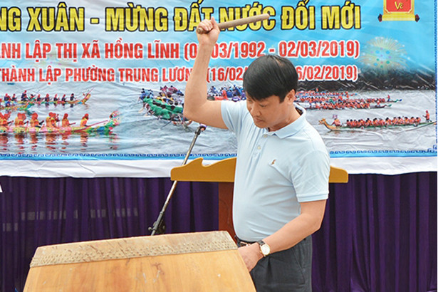 Sôi nổi lễ hội đua thuyền truyền thống Trung Lương