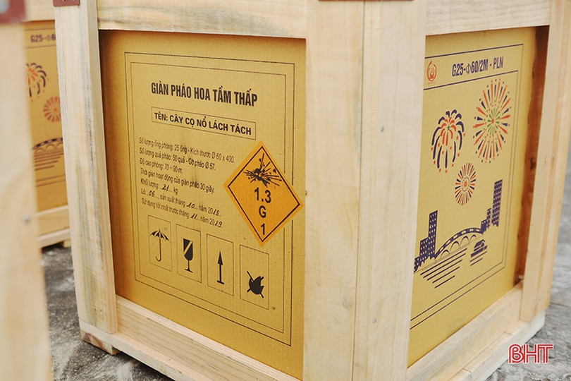 Cận cảnh 90 giàn pháo hoa tại TP Hà Tĩnh trước giờ khai hỏa