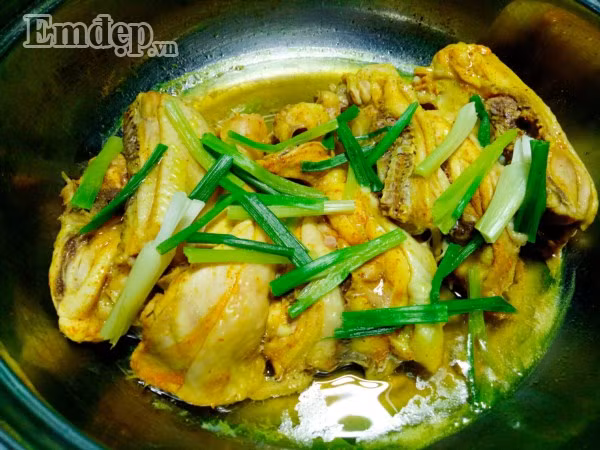 Gà hấp hành ngọt nước thơm lừng mà chẳng bị ngán