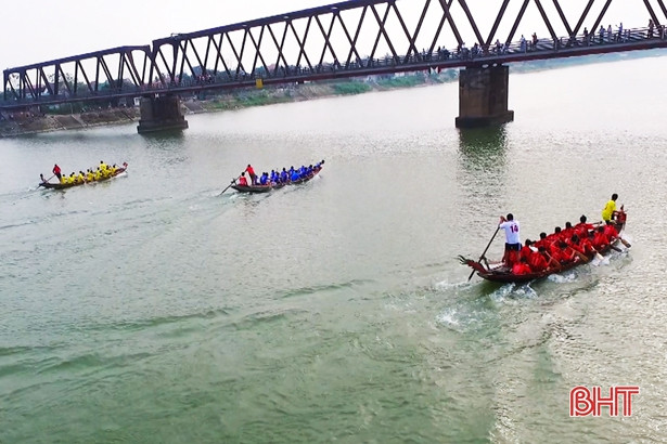 Thị trấn Đức Thọ nhất toàn đoàn Giải đua thuyền truyền thống sông La
