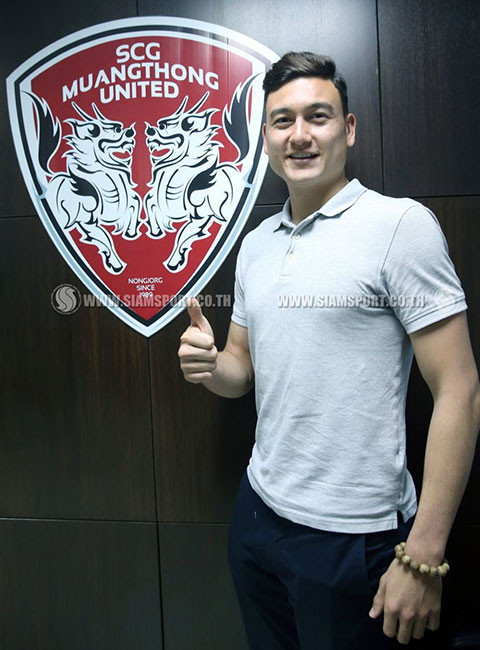 Đặng Văn Lâm ra mắt BLĐ Muangthong Utd ở Thái Lan