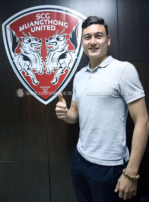 Đặng Văn Lâm ra mắt BLĐ Muangthong Utd ở Thái Lan