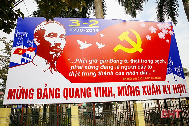 Thành Sen rực rỡ cờ hoa chào đón Xuân Kỷ Hợi