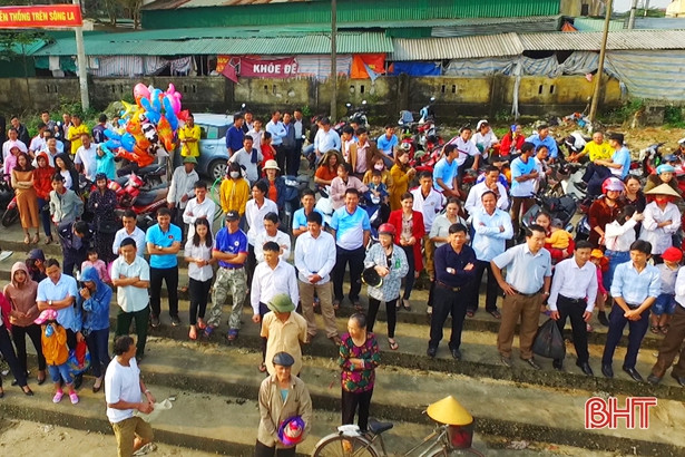 Thị trấn Đức Thọ nhất toàn đoàn Giải đua thuyền truyền thống sông La