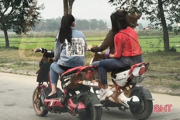 Người dân “đầu trần” vi vu trong những ngày tết