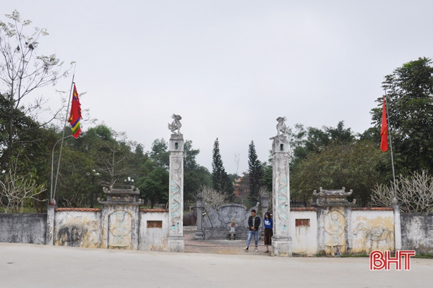 Đầu năm đi lễ đền Trầm Lâm