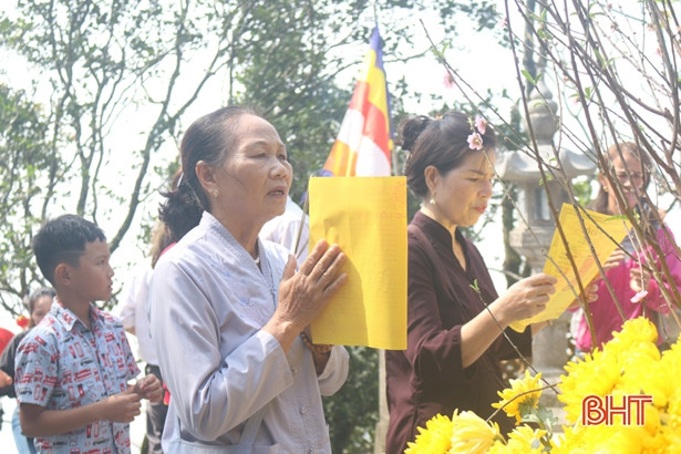 Nô nức lễ hội chùa Hương Tích ngày đầu năm mới