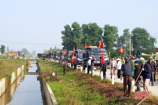 Lãnh đạo tỉnh trồng cây đầu xuân tại Đức Thọ, thị xã Hồng Lĩnh ảnh 7 Lãnh đạo tỉnh trồng cây đầu xuân tại Đức Thọ, thị xã Hồng Lĩnh