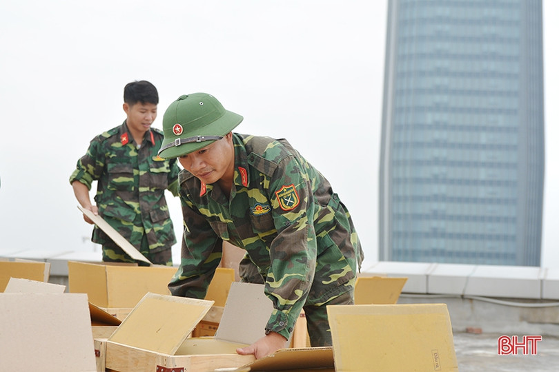 Cận cảnh 90 giàn pháo hoa tại TP Hà Tĩnh trước giờ khai hỏa