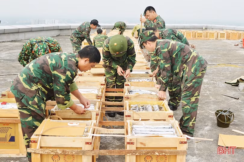 Cận cảnh 90 giàn pháo hoa tại TP Hà Tĩnh trước giờ khai hỏa