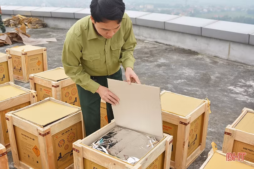 Cận cảnh 90 giàn pháo hoa tại TP Hà Tĩnh trước giờ khai hỏa