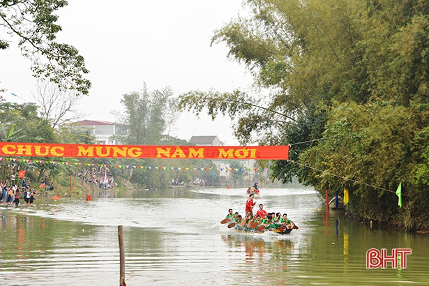 Sôi nổi lễ hội đua thuyền truyền thống Trung Lương