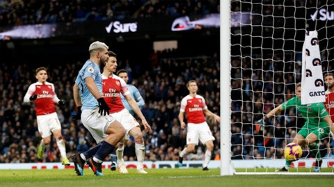Man City 3-1 Arsenal: Aguero lập hat-trick, Man City thắng dễ Arsenal