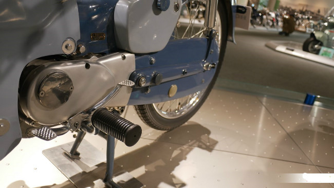 Kim vàng giọt lệ Honda Super Cub nửa thế kỷ vẫn đẹp long lanh