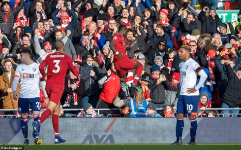 Thắng dễ Bournemouth, Liverpool đòi lại ngôi đầu Premier League