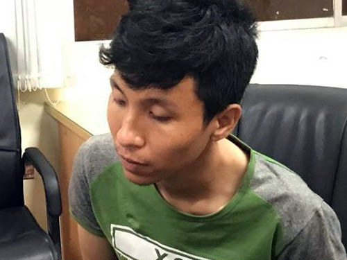 Tuấn Anh tại cơ quan điều tra. Ảnh: Thái Hà. Hai nghi can cướp trạm thu phí bị bắt khi lên tàu ra Bắc