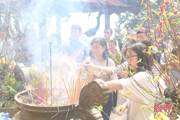 Nô nức lễ hội chùa Hương Tích ngày đầu năm mới