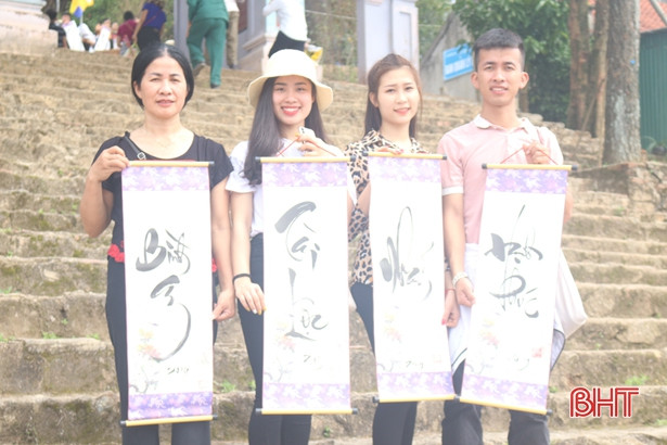 Nô nức lễ hội chùa Hương Tích ngày đầu năm mới